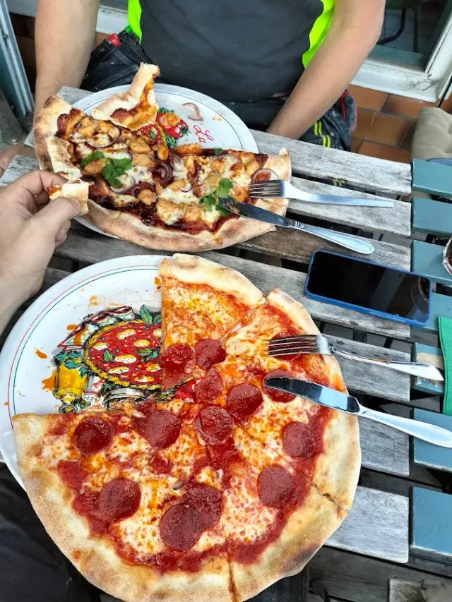 BookNoFees: مطعم – Vår Pizza – Stockholm – Vår Pizza، الصورة 2