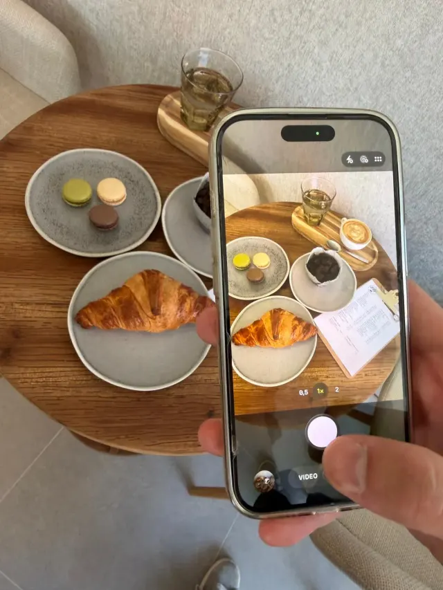 BookNoFees: مقهى – Kavárna a cukrárna Lilly – Prague – مقهى وحلويات ليلي، الصورة 2