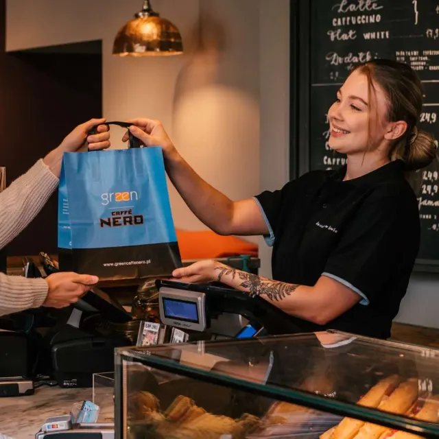 BookNoFees: مقهى – Caffè Nero – Warsaw – Caffè Nero، الصورة 2
