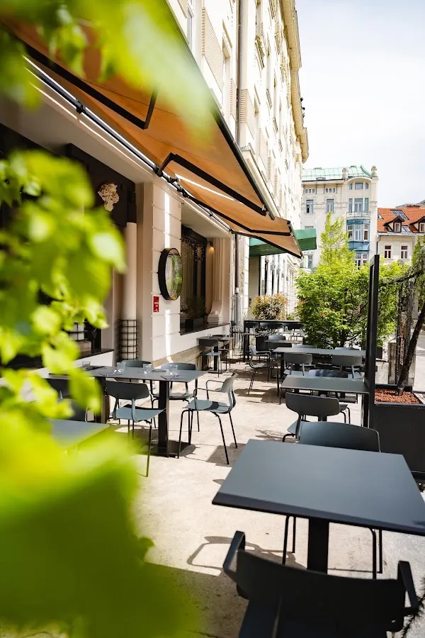 BookNoFees: Aftr, Ljubljana